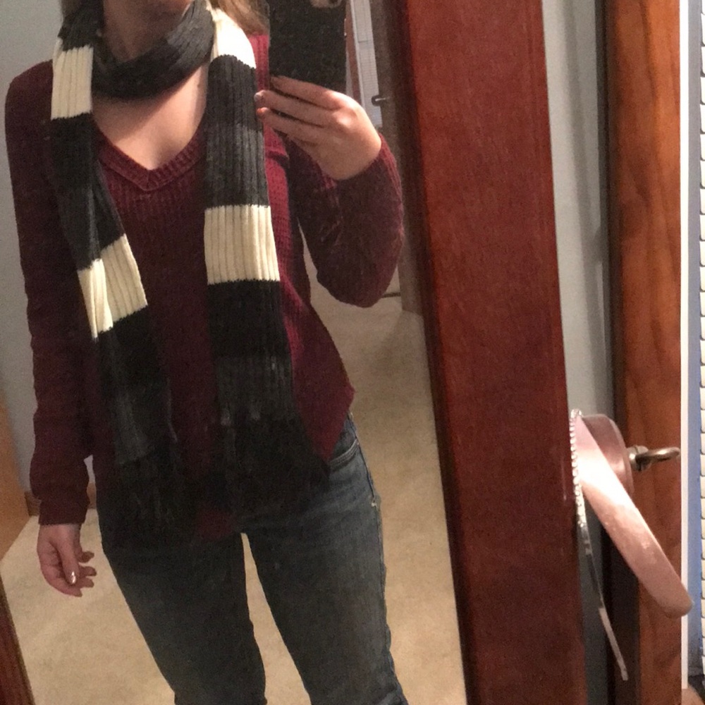 Scarf - Picture 2 of 6
